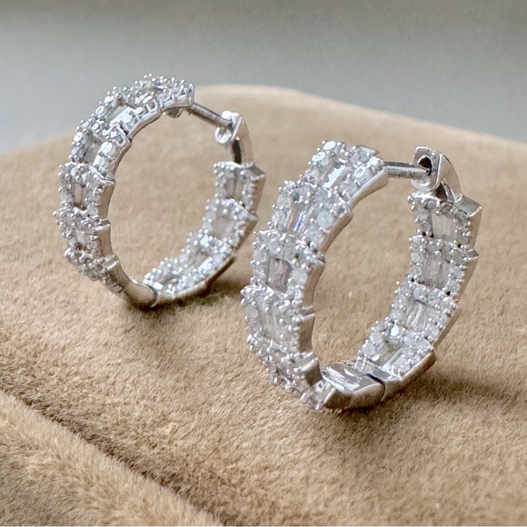 In & Out Hoop Earrings 18k Natural Diamond - Picture 3 of 6